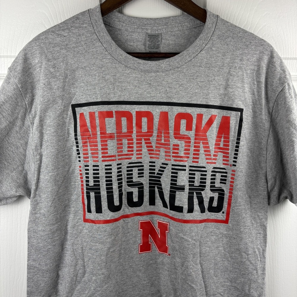 Nebraska Cornhuskers Captivating T Shirt Mens Large Gray NCAA Graphic Tee